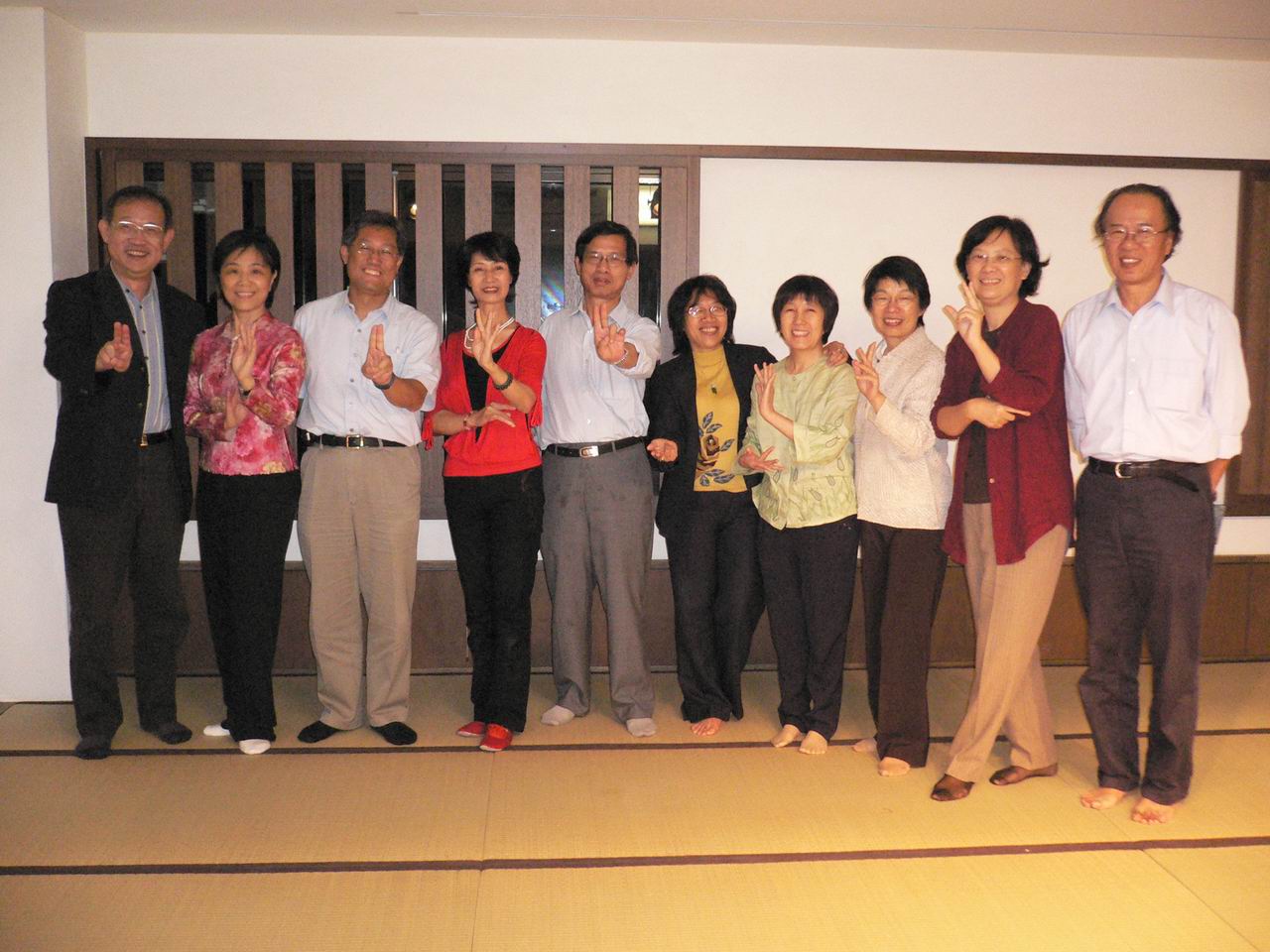 伙伴拜訪江之翠劇場，右一：周逸昌。