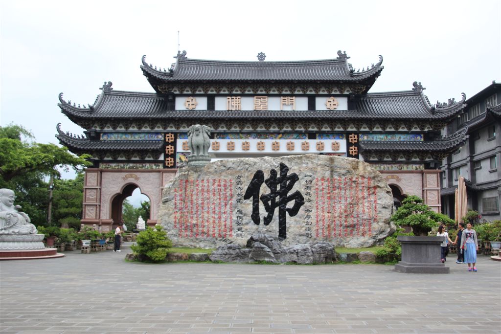 前門、法船石、阿育石柱