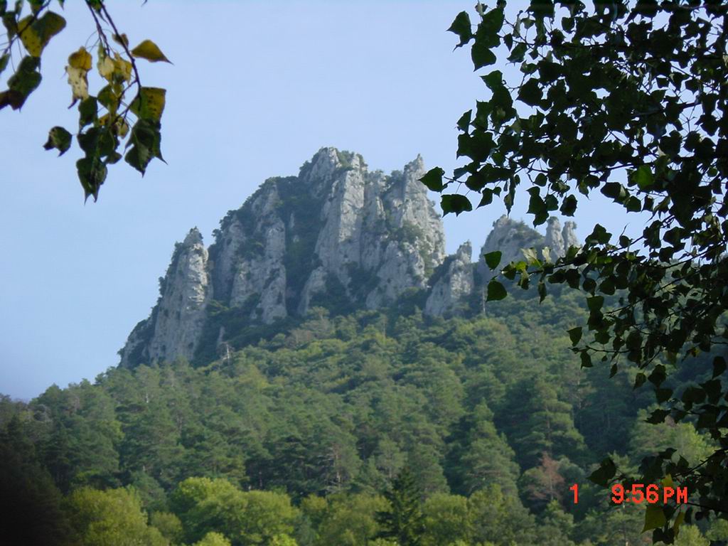 庇里牛斯山Madres峰岩壁